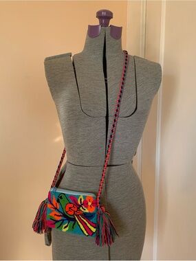 Colombian Wayuu Crossbody Parrot Birds Tassels Zip Tropical Neon Multicolored